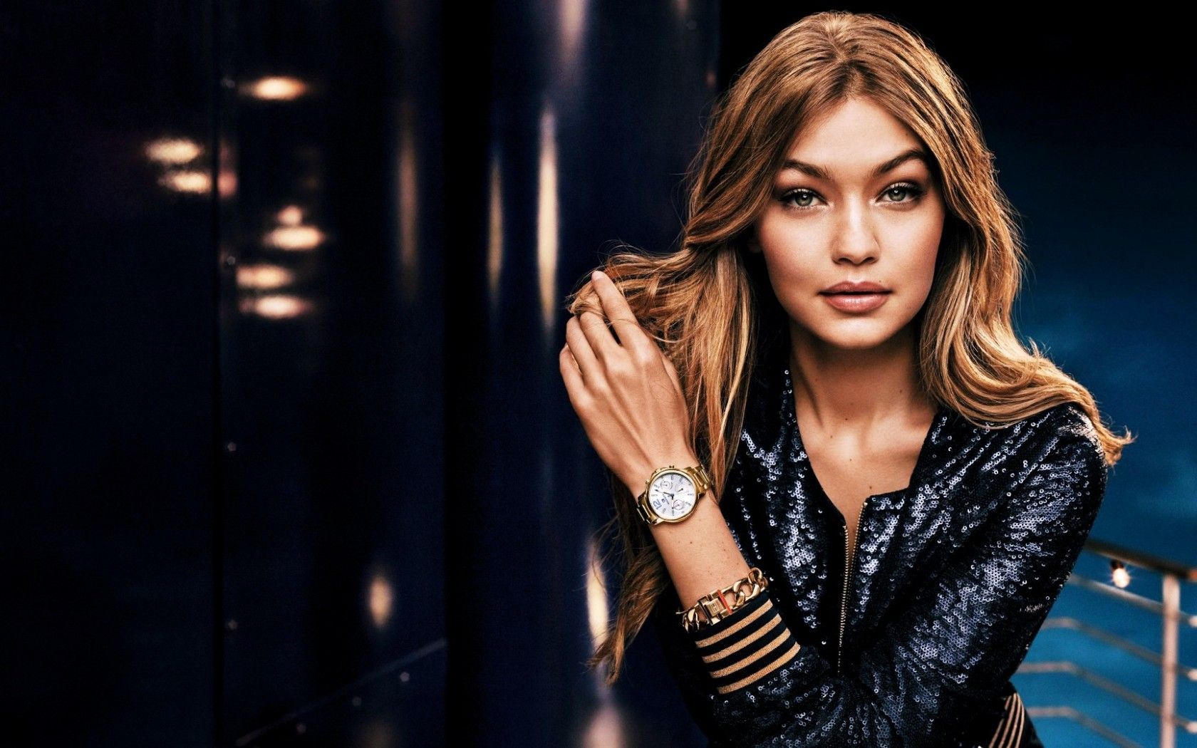 Джіджі Хадід похизувалась стрункою фігурою для обкладинки Vogue