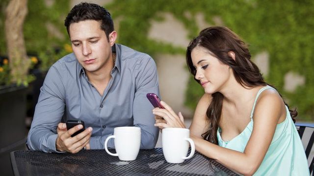 Їй нецікаво вечеряти з вами - фото 215354