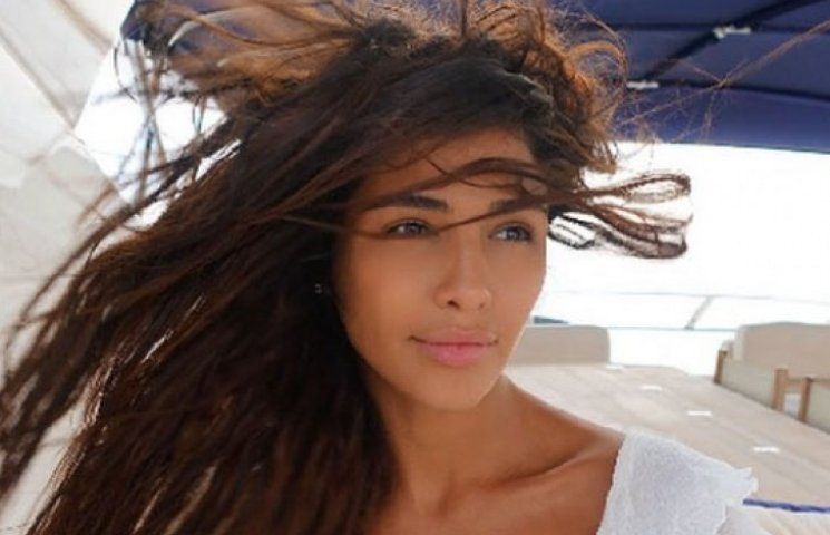 Санта Дімопулос поділилася спекотним знімком з відпочинку