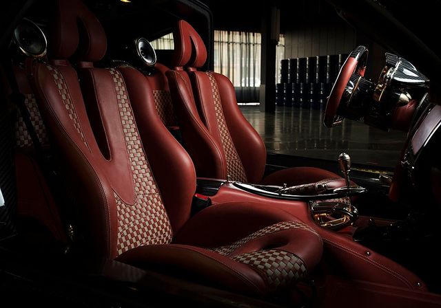 Суперкар Pagani Huayra переробили в дусі 63-річного Fiat - фото 215051