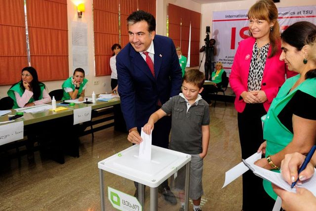 Сандра Рулофс із чоловіком та сином - фото 214395