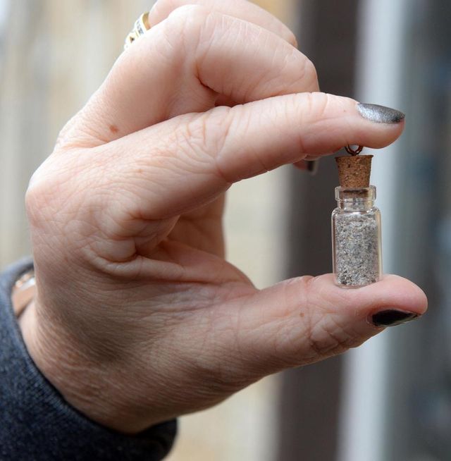 Handmade не для слабодухих: британка створює іграшки з прахом померлих - фото 213794