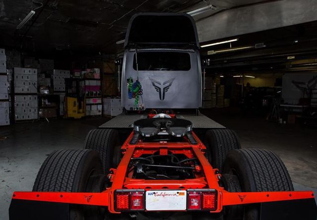 Американський стартап представив головного конкурента Tesla Semi - фото 214920