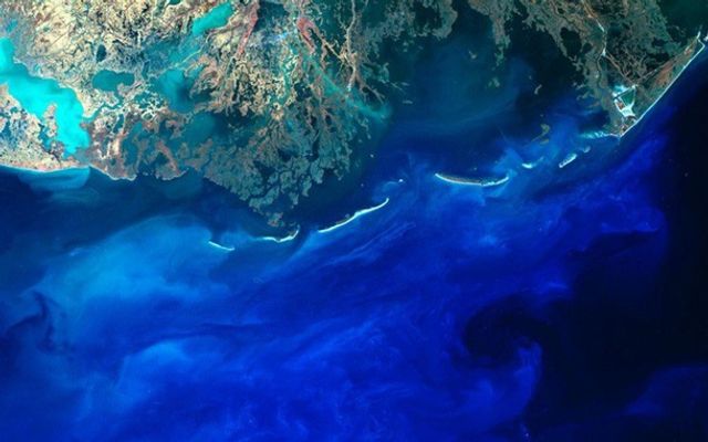 NASA показало барвисті фото Землі - фото 213182