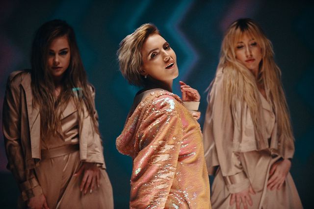 Оля Діброва презентувала дебютну відеороботу - фото 213427