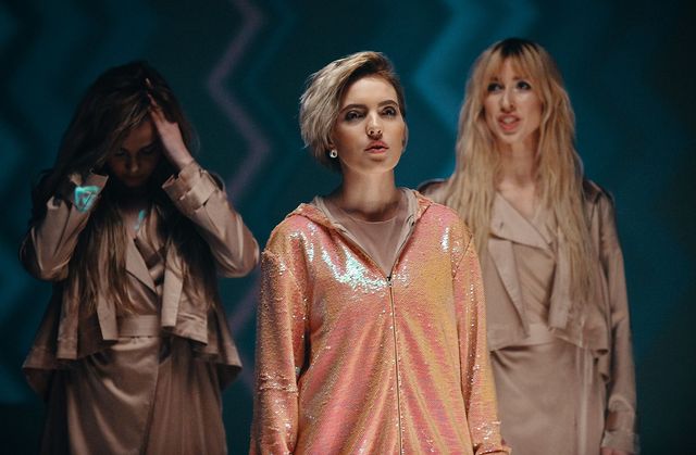 Оля Діброва презентувала дебютну відеороботу - фото 213428