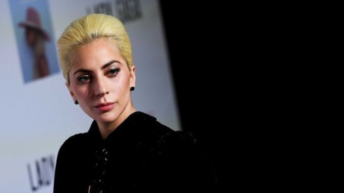 Lady Gaga вразила шанувальників своїми відвертими фотографіями - фото 1