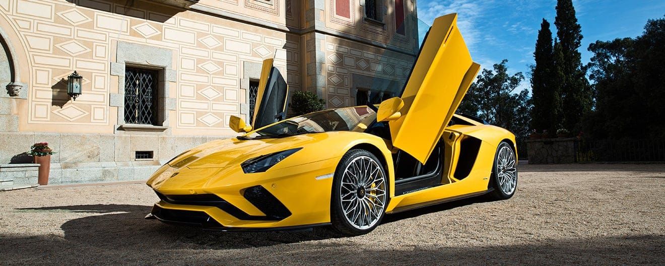 В Японії поліцейський на велосипеді наздогнав Lamborghini та виписав штраф