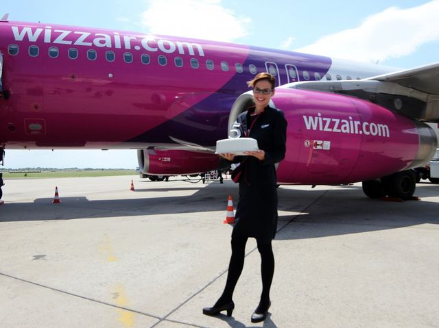 Wizz Air також відклала з квітня на червень збільшення частоти деяких польотів - фото 217077