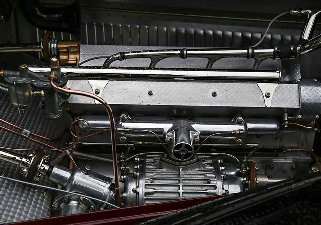 Під капотом Bugatti Type 55 1931 року ховається 131 'конячка' - фото 214589