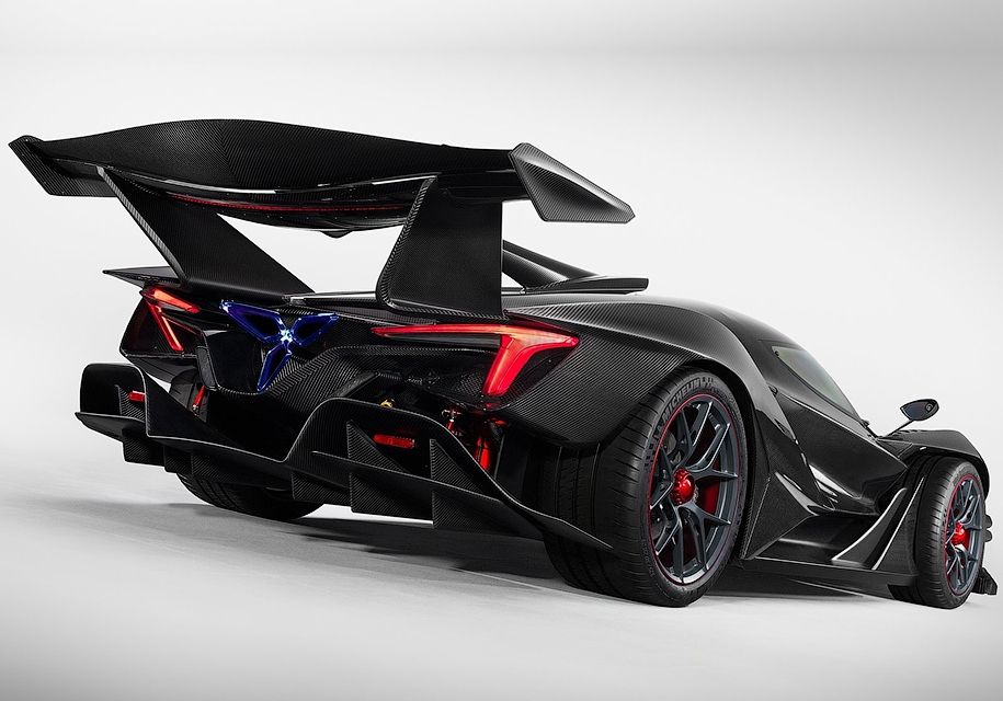 Гіперкар Apollo IE вперше виїхав на вулиці: відеофакт