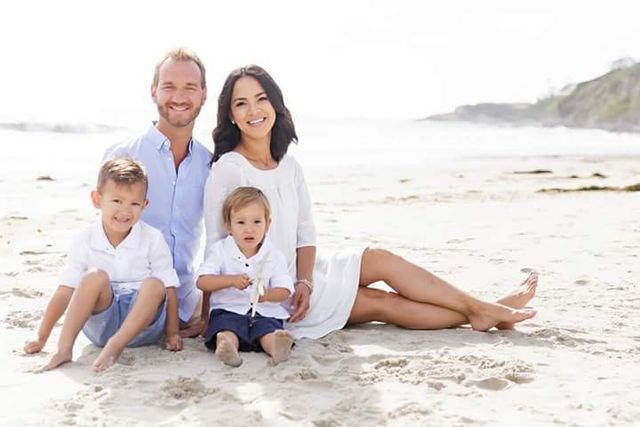 Нік Вуйчич з родиною - фото 216445