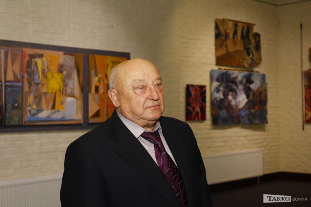 Найстильніші чоловіки року та вагомі причини відвідати Афіни: 7 грудня у трьох фото - фото 213597