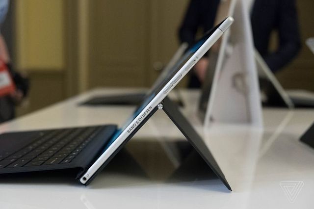 HP і ASUS представили перші Windows-ноутбуки на Snapdragon 835 - фото 213366