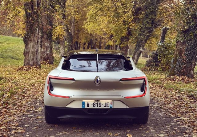 Renault Symbioz занурить пасажирів у віртуальну реальність - фото 213840