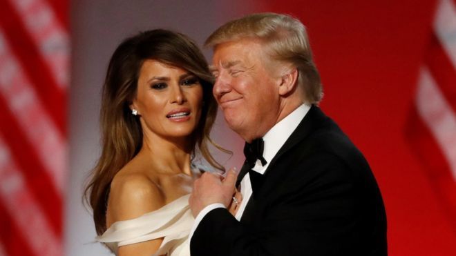 Дональд і Меланія Трамп позували для різдвяної листівки