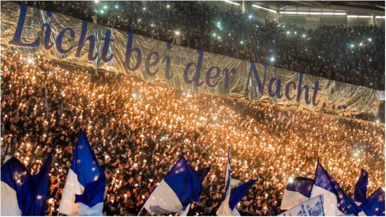 Фанати Шальке влаштували казкову різдвяну атмосферу на матчі