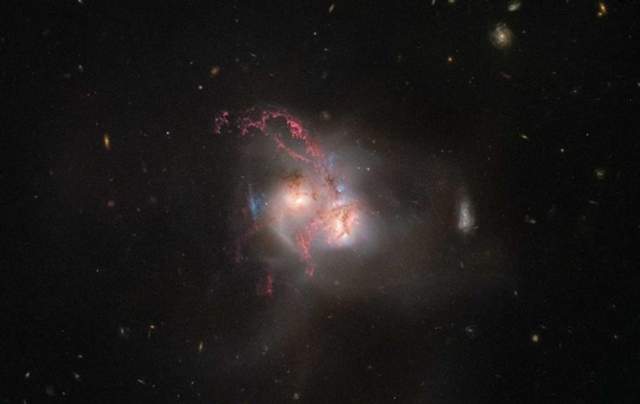 Злиття двох галактик - фото 215402