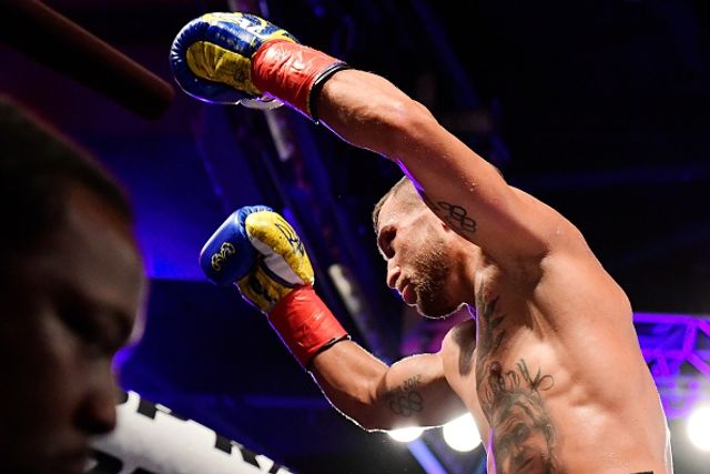 Ломаченко переміг Рігондо - фото 214178