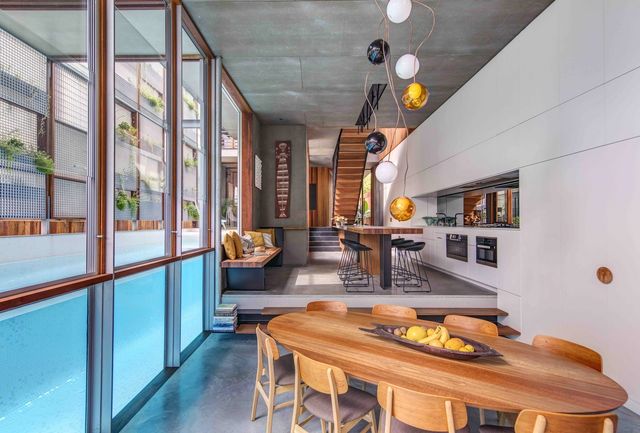 На кухні вміщається велика родина - фото 213628