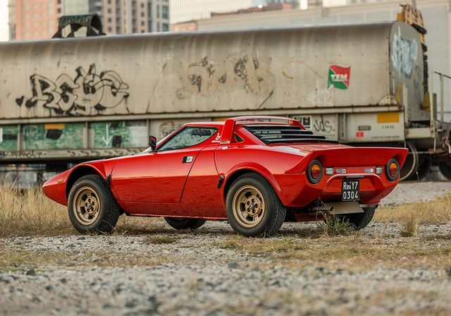 Легендарну Lancia Stratos продали за півмільйона доларів - фото 216866