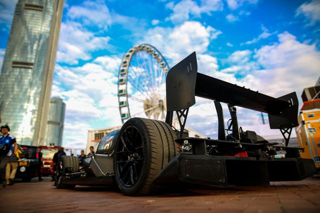 Телеведуча обійшла штучний інтелект у кваліфікаційному заїзді чемпіонату Formula E - фото 213614