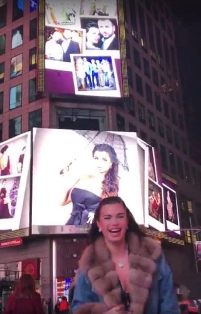 Нардеп розмістив фото своєї дівчини в центрі Нью-Йорка - фото 214494