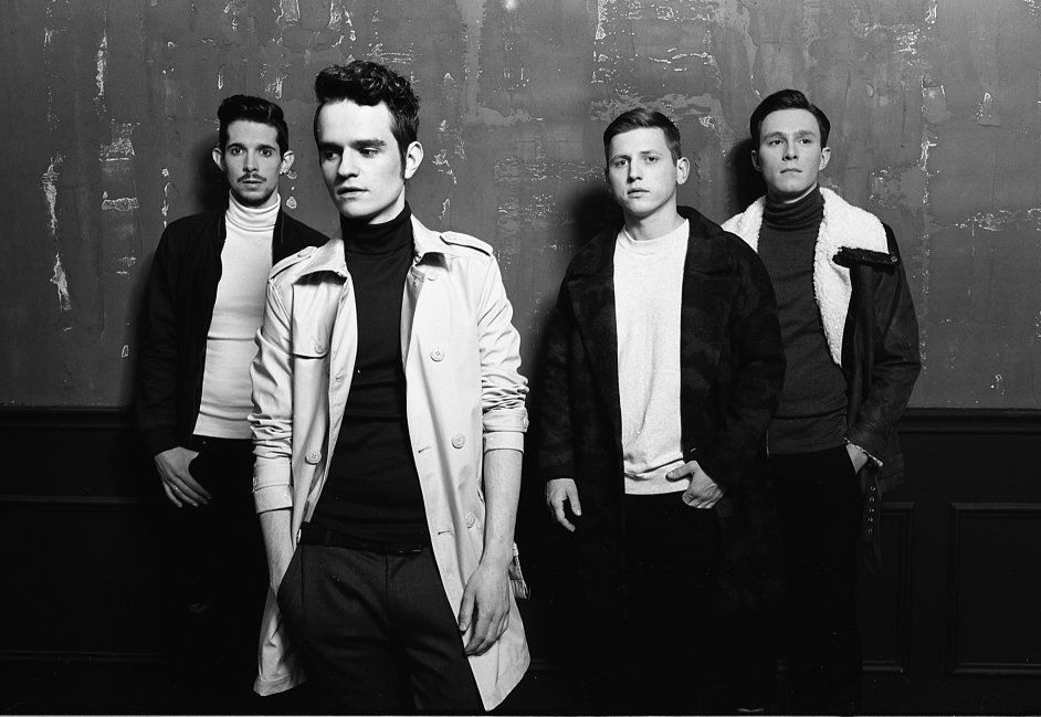 Про жіночі стегна! Brunettes Shoot Blondes показали нову яскраву відеороботу