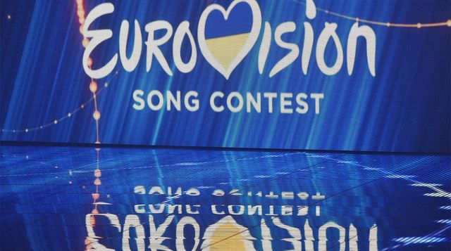 Ще одна безвізова країна та толстовка у вашому гардеробі: 13 грудня у трьох фото - фото 214774