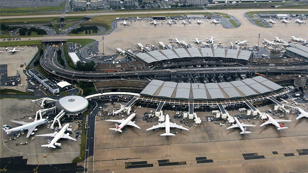 У найзавантаженішому аеропорту світу скасовані всі рейси - фото 1