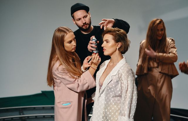 Оля Діброва презентувала дебютну відеороботу - фото 213430