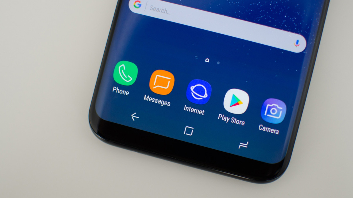 Samsung Galaxy A8 Plus (2018): бюджетна копія S8 Plus - фото 1