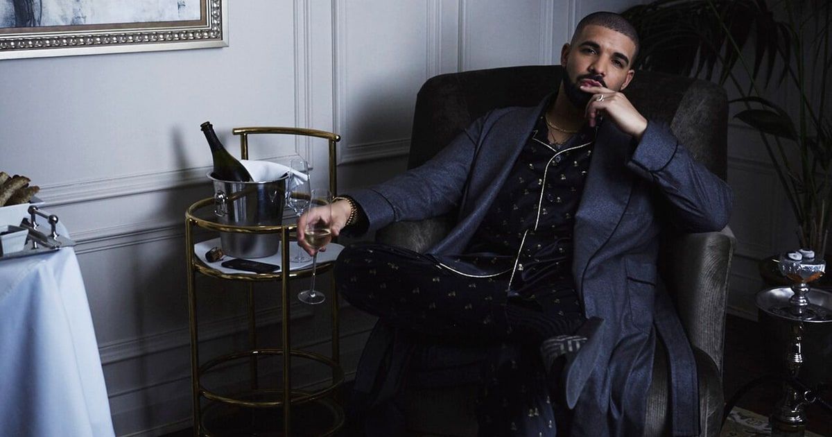 Репер Дрейк, який запанікував зі склянкою, став новим мемом