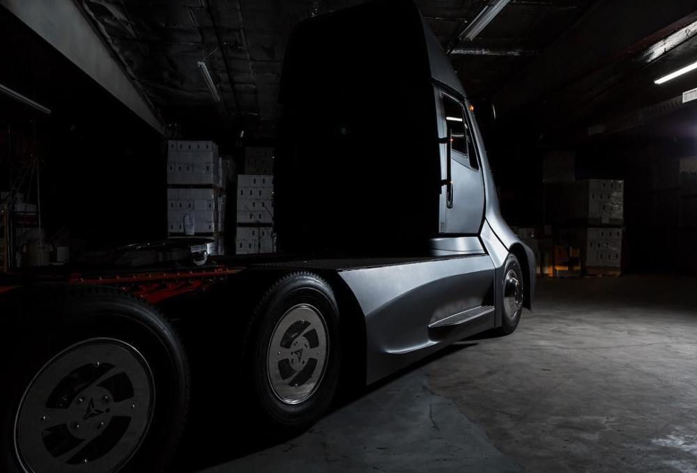 Американський стартап представив головного конкурента Tesla Semi