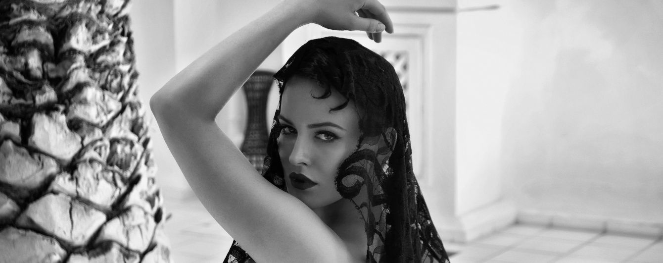 Дарія Астаф'єва у гарячій фотосесії - фото 1