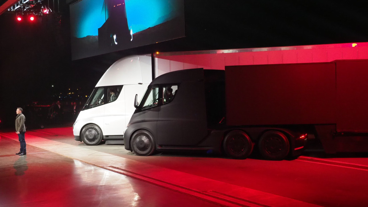 Електричні вантажівки Tesla Semi можуть з'явитися на українських дорогах - фото 1