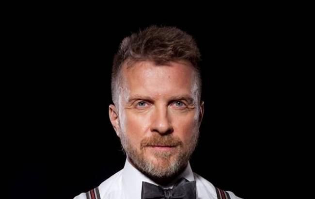 Труси повісив на двері: відомий український артист прийшов голий в суд