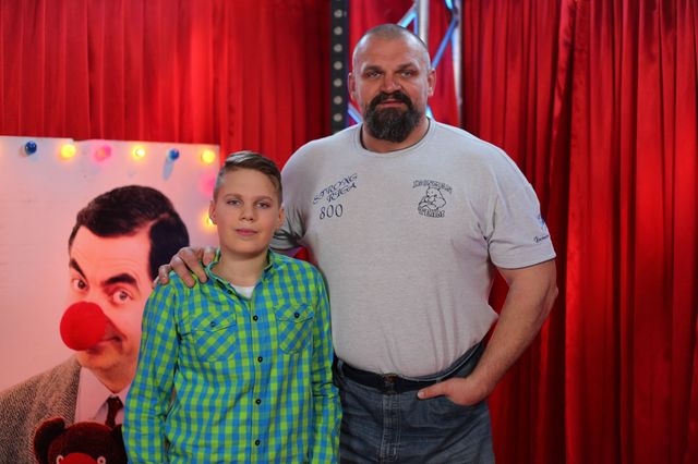 Василь Вірастюк разом з старшим сином Адамом - фото 212895