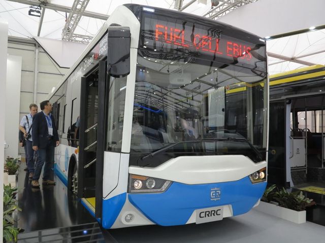 На Busworld 2017 представили автобус на метанольних паливних елементах - фото 216889