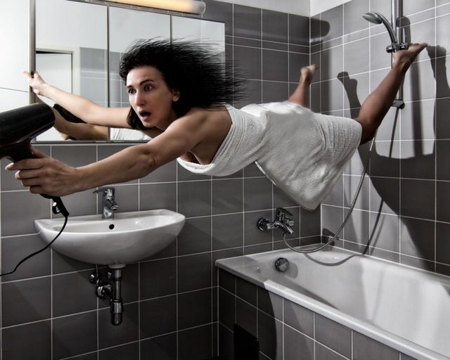 Регулярна сушка волосся феном теж не принесе користі - фото 218263