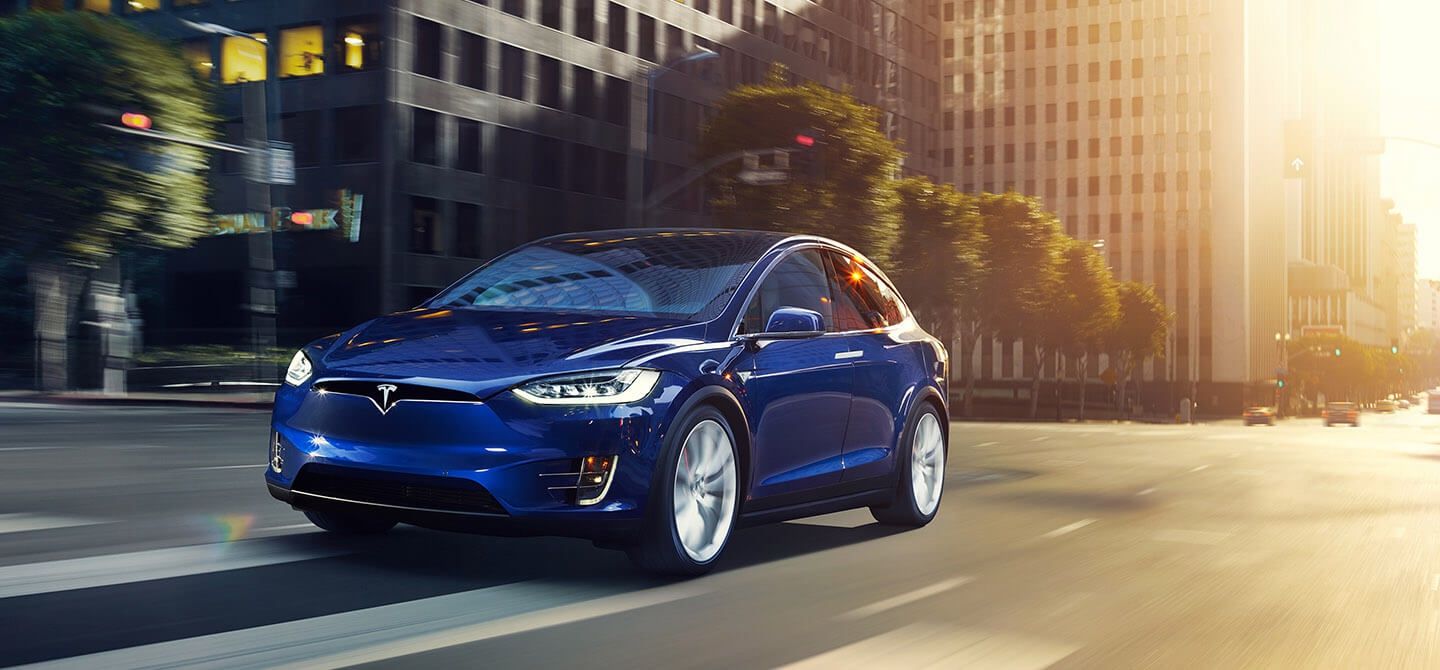 Tesla vs Toyota! Кому вдалося перетягнути канат: відеофакт