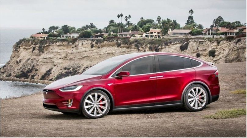 Tesla Model X позмагалась в перетягуванні каната з Hummer H2 - фото 1