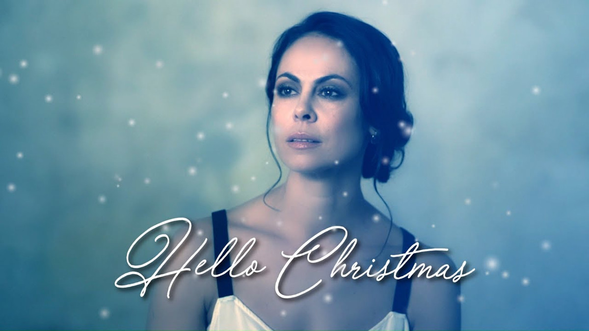 Наталія Кличко випустила нову пісню Hello Christmas - фото 1