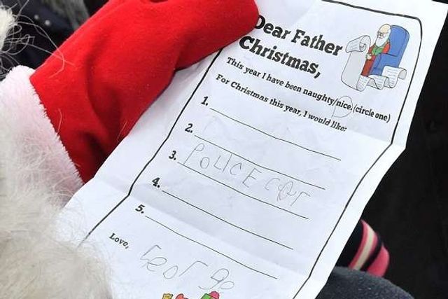 Найстарший правнук Єлизавети ІІ дуже скромний - фото 212454