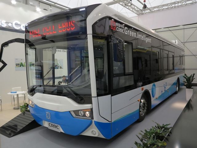 На Busworld 2017 представили автобус на метанольних паливних елементах - фото 216890
