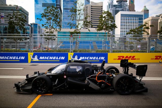 Телеведуча обійшла штучний інтелект у кваліфікаційному заїзді чемпіонату Formula E - фото 213615