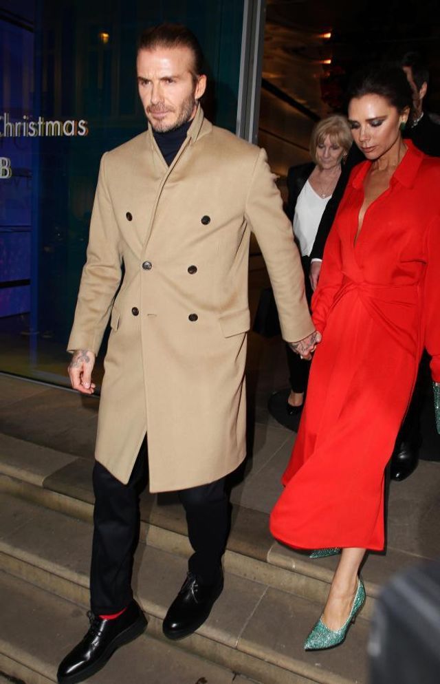 Девід і Вікторія на вечірці- фото 215198