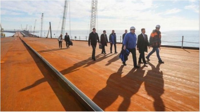 З'явилися фото готової ділянки Кримського мосту