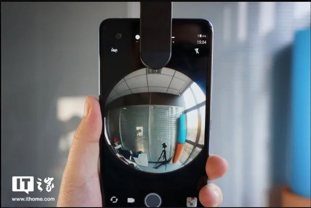 Запрошення на презентацію Huawei nova 2S здивувало журналістів - фото 212970