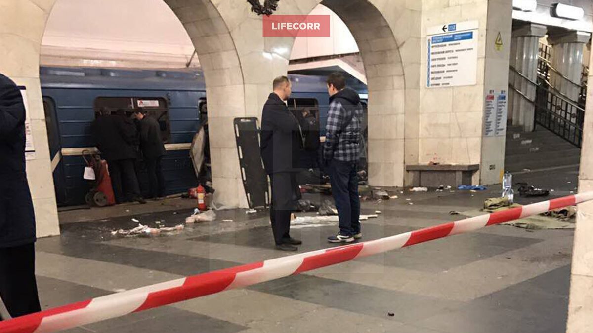 Теракт у метро Санкт-Петербурга - фото 1